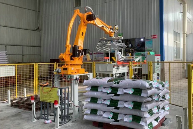 機(jī)器人碼垛機(jī)